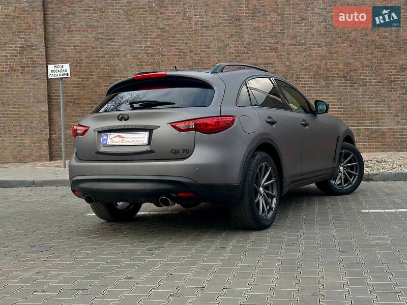 Внедорожник / Кроссовер Infiniti QX70 2015 в Одессе