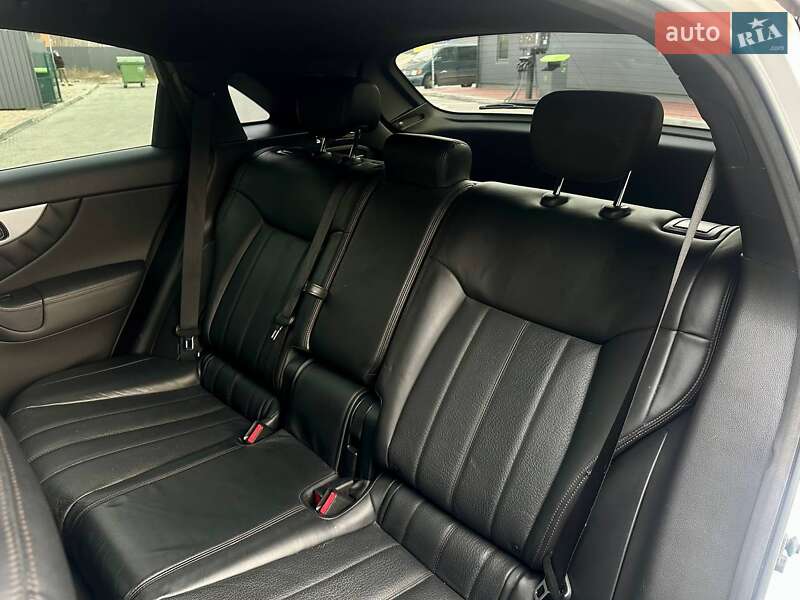 Внедорожник / Кроссовер Infiniti QX70 2015 в Одессе