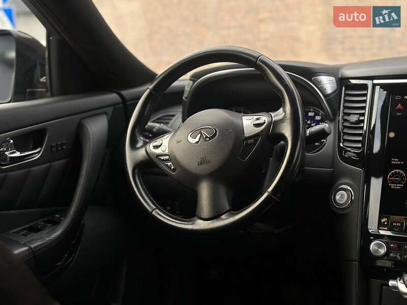 Внедорожник / Кроссовер Infiniti QX70 2015 в Одессе
