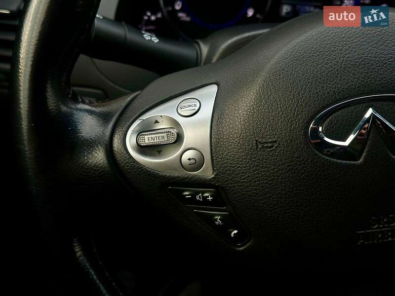 Внедорожник / Кроссовер Infiniti QX70 2015 в Одессе