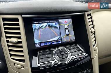 Позашляховик / Кросовер Infiniti QX70 2013 в 