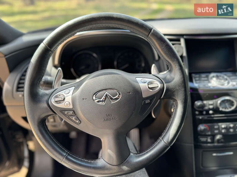 Внедорожник / Кроссовер Infiniti QX70 2016 в Черкассах