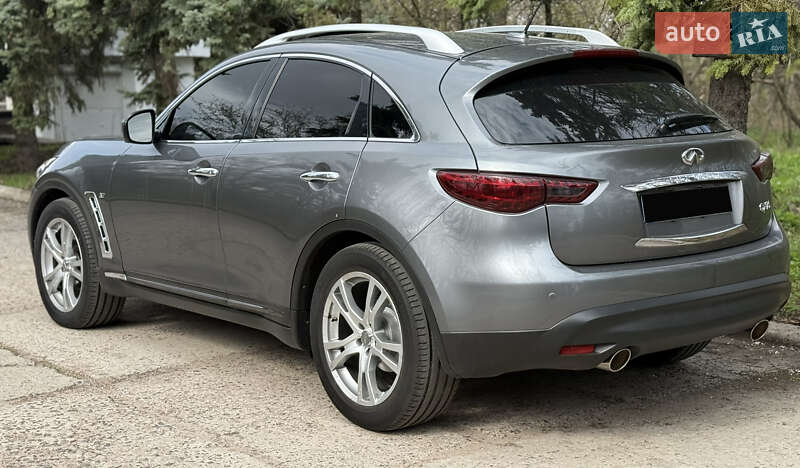 Позашляховик / Кросовер Infiniti QX70 2016 в Краматорську