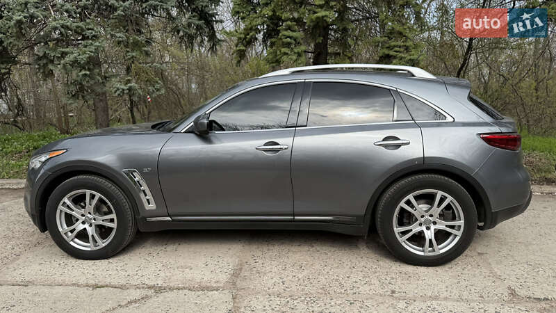 Позашляховик / Кросовер Infiniti QX70 2016 в Краматорську