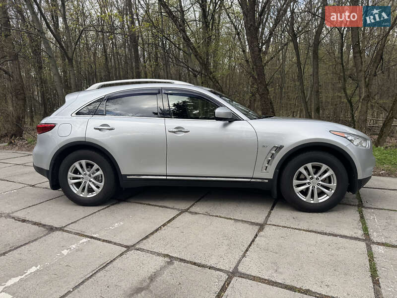 Infiniti QX70 2013