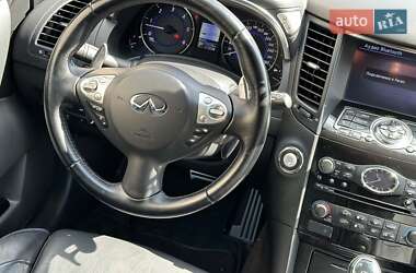 Внедорожник / Кроссовер Infiniti QX70 2015 в 