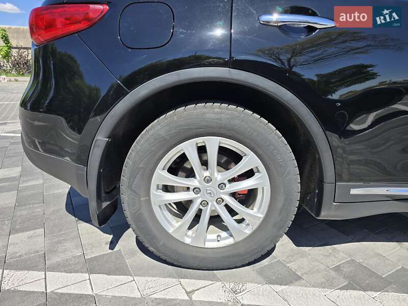 Внедорожник / Кроссовер Infiniti QX70 2014 в Виннице