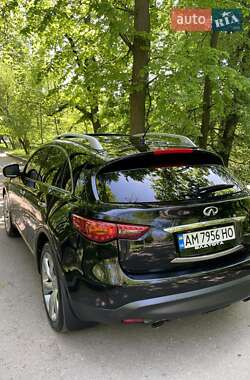 Внедорожник / Кроссовер Infiniti QX70 2013 в 