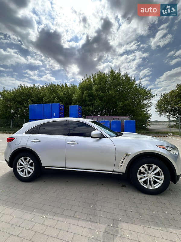 Позашляховик / Кросовер Infiniti QX70 2016 в Києві