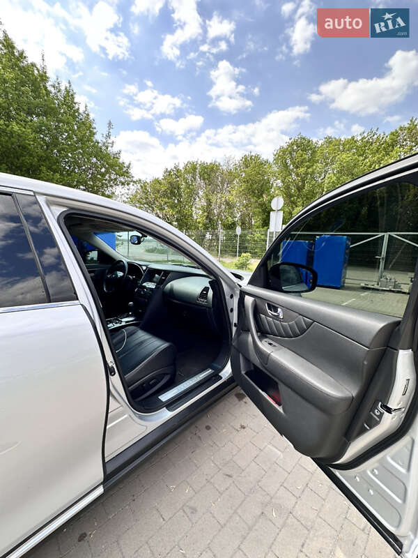 Позашляховик / Кросовер Infiniti QX70 2016 в Києві