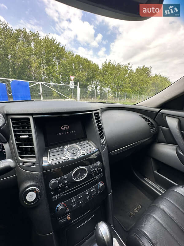 Позашляховик / Кросовер Infiniti QX70 2016 в Києві