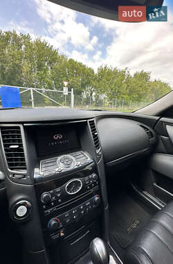 Внедорожник / Кроссовер Infiniti QX70 2016 в 