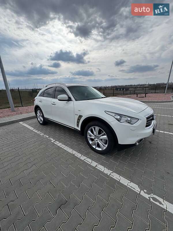 Внедорожник / Кроссовер Infiniti QX70 2013 в Николаеве
