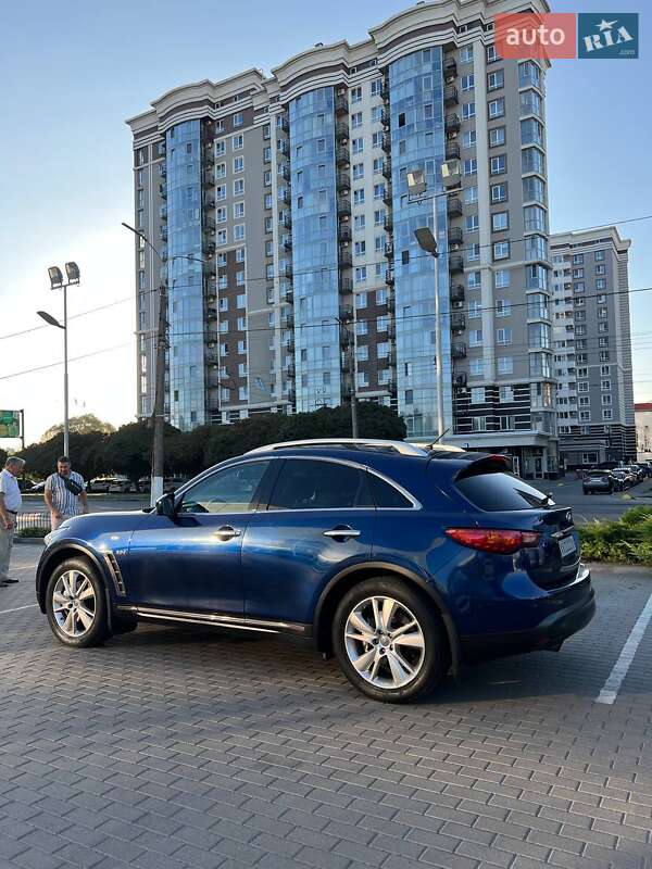 Внедорожник / Кроссовер Infiniti QX70 2013 в Хмельницком