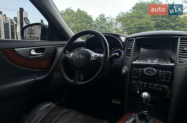 Позашляховик / Кросовер Infiniti QX70 2013 в 