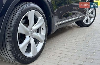 Позашляховик / Кросовер Infiniti QX70 2013 в 