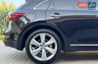 Позашляховик / Кросовер Infiniti QX70 2013 в 
