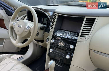 Позашляховик / Кросовер Infiniti QX70 2013 в 