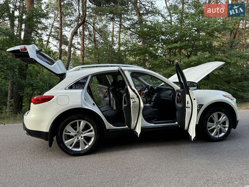 Внедорожник / Кроссовер Infiniti QX70 2014 в Киеве