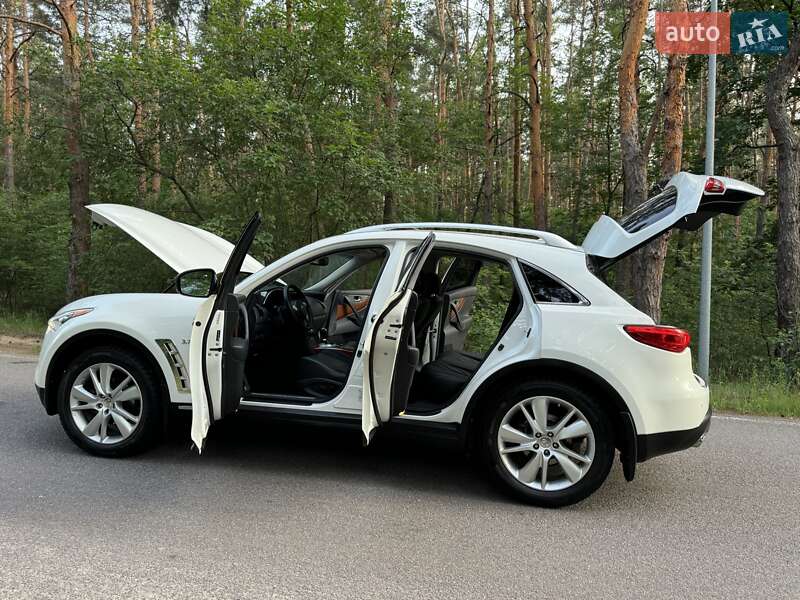 Внедорожник / Кроссовер Infiniti QX70 2014 в Киеве