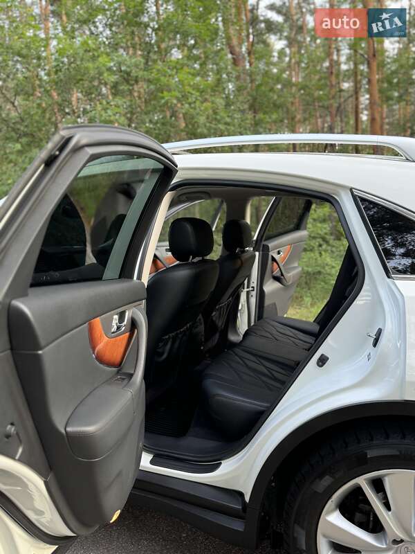 Внедорожник / Кроссовер Infiniti QX70 2014 в Киеве