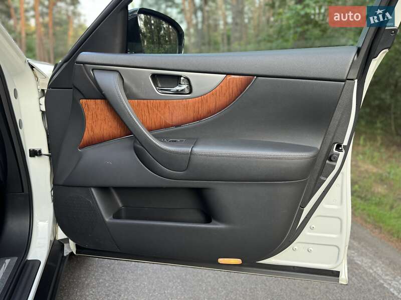 Внедорожник / Кроссовер Infiniti QX70 2014 в Киеве