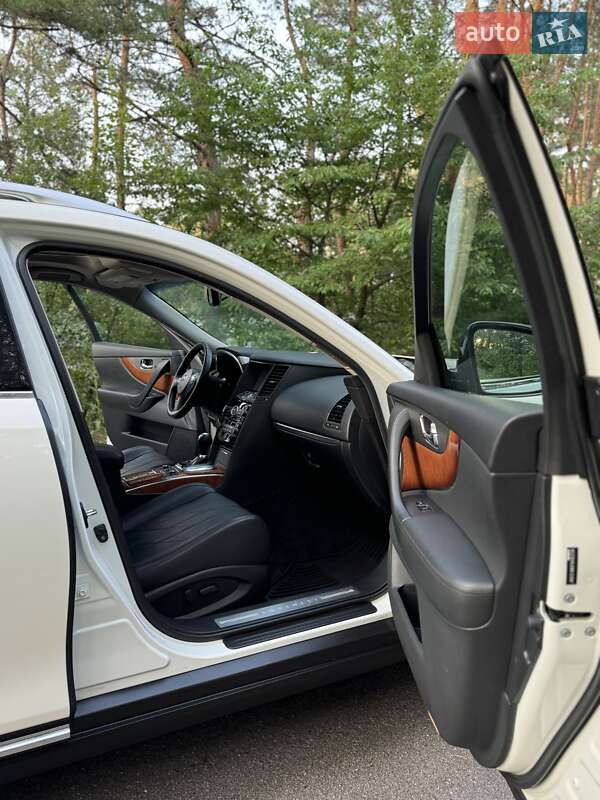 Внедорожник / Кроссовер Infiniti QX70 2014 в Киеве