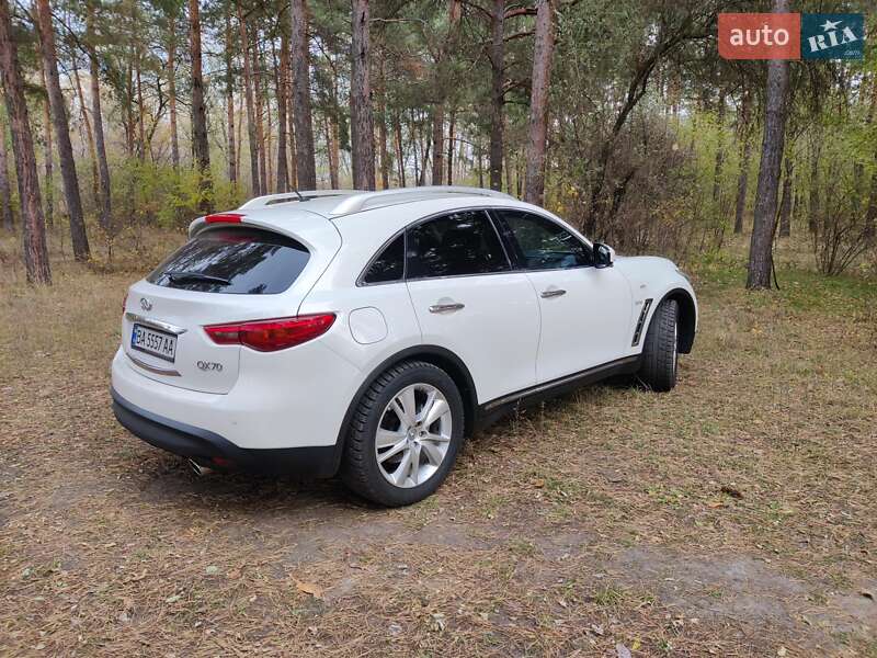 Внедорожник / Кроссовер Infiniti QX70 2014 в Александрие