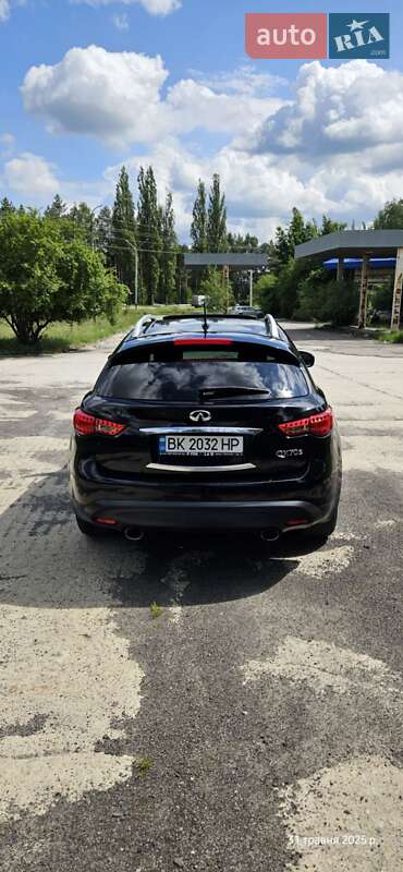 Внедорожник / Кроссовер Infiniti QX70 2015 в Вараше