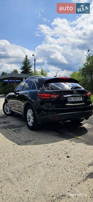 Внедорожник / Кроссовер Infiniti QX70 2015 в Вараше