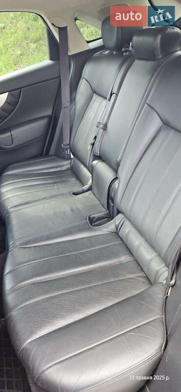 Внедорожник / Кроссовер Infiniti QX70 2015 в Вараше