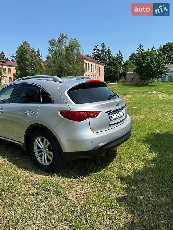 Внедорожник / Кроссовер Infiniti QX70 2015 в Киеве