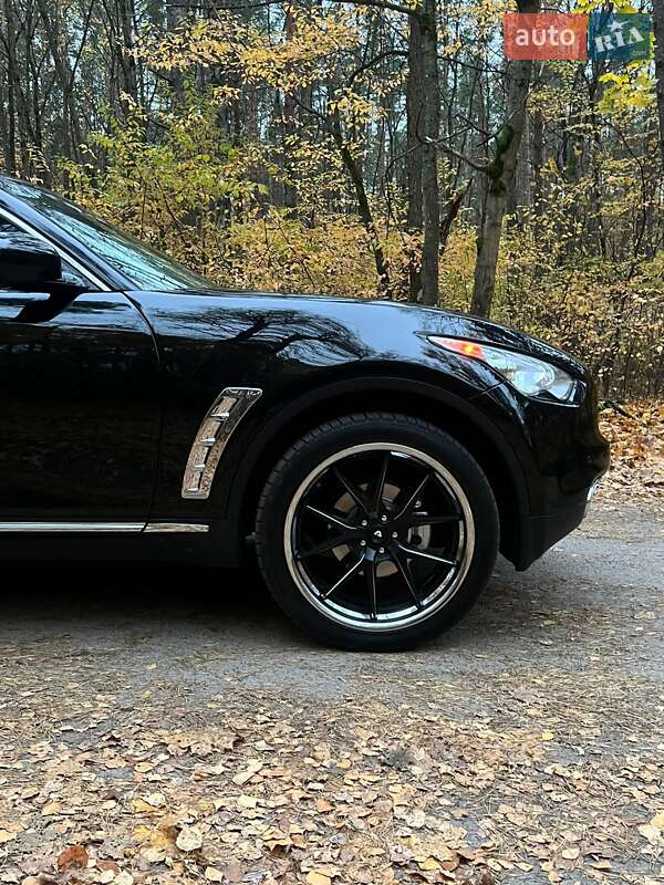 Внедорожник / Кроссовер Infiniti QX70 2014 в Киеве
