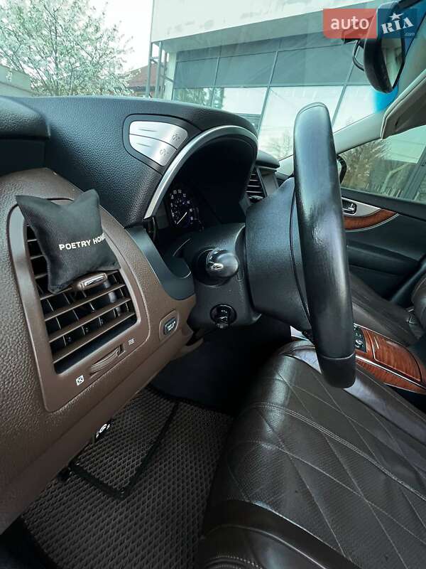 Внедорожник / Кроссовер Infiniti QX70 2013 в Киеве