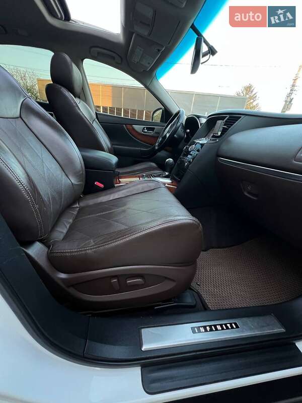 Внедорожник / Кроссовер Infiniti QX70 2013 в Киеве