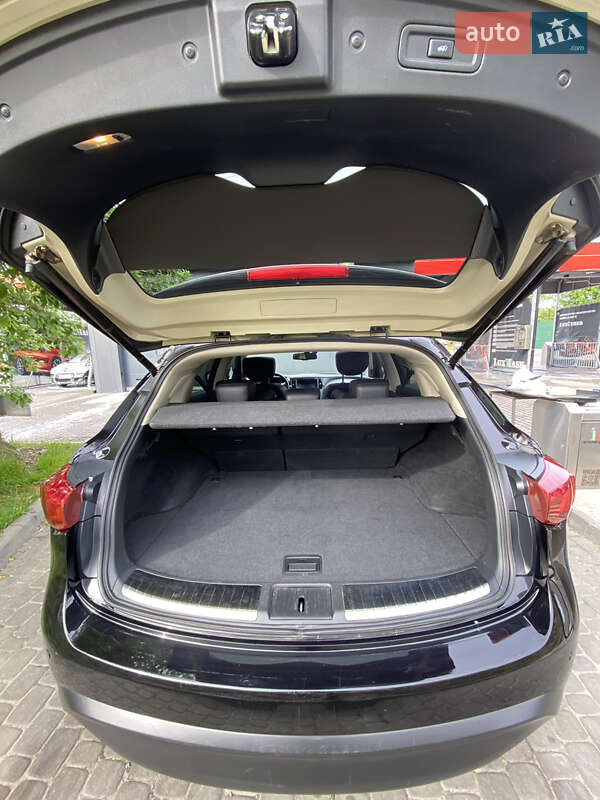 Внедорожник / Кроссовер Infiniti QX70 2016 в Киеве