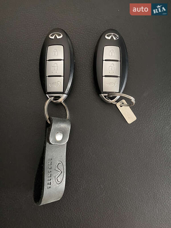 Внедорожник / Кроссовер Infiniti QX70 2016 в Киеве