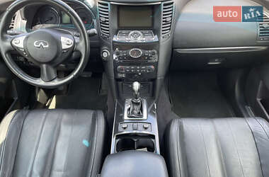 Позашляховик / Кросовер Infiniti QX70 2013 в 