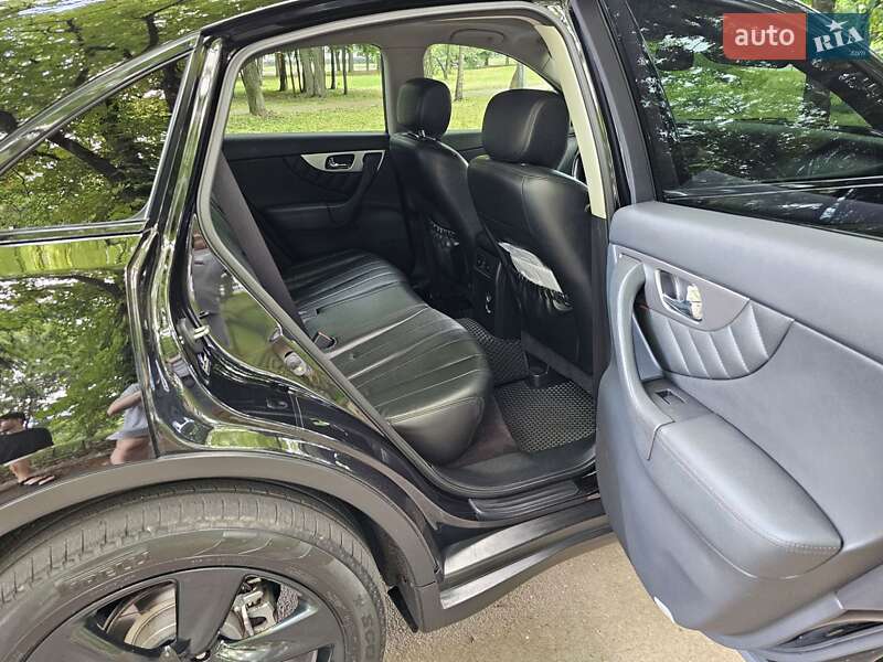 Позашляховик / Кросовер Infiniti QX70 2014 в Ніжині