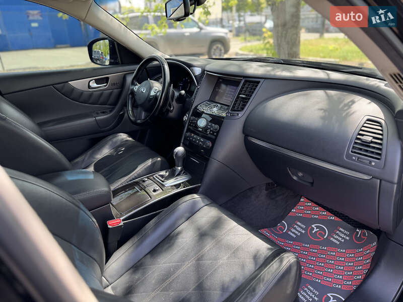 Позашляховик / Кросовер Infiniti QX70 2015 в Києві
