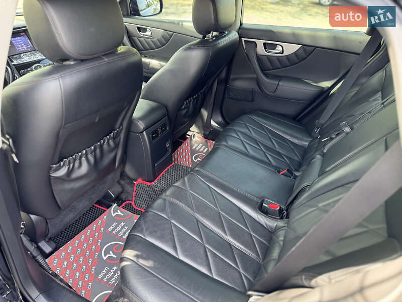 Позашляховик / Кросовер Infiniti QX70 2015 в Києві