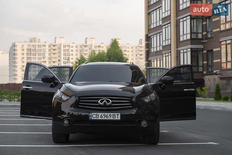 Внедорожник / Кроссовер Infiniti QX70 2015 в Чернигове