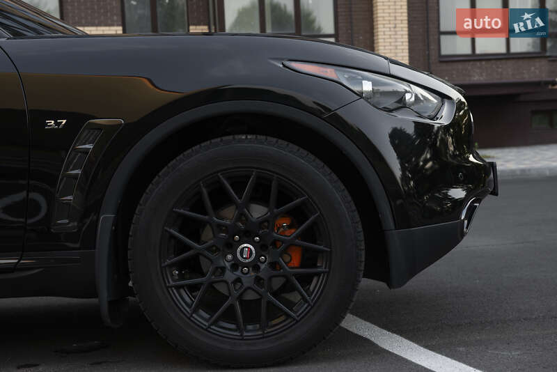 Внедорожник / Кроссовер Infiniti QX70 2015 в Чернигове