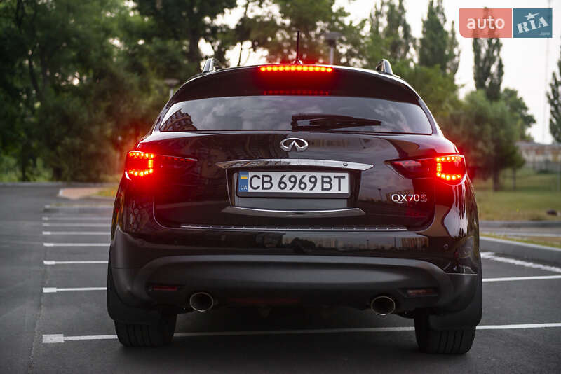 Внедорожник / Кроссовер Infiniti QX70 2015 в Чернигове