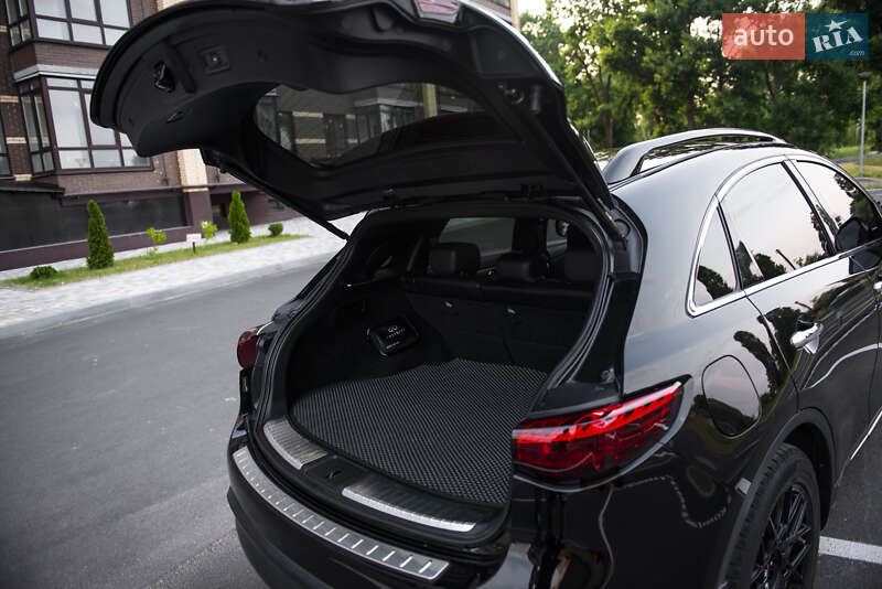 Внедорожник / Кроссовер Infiniti QX70 2015 в Чернигове