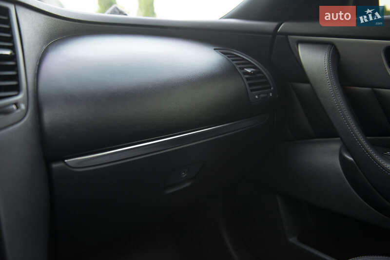 Внедорожник / Кроссовер Infiniti QX70 2015 в Чернигове