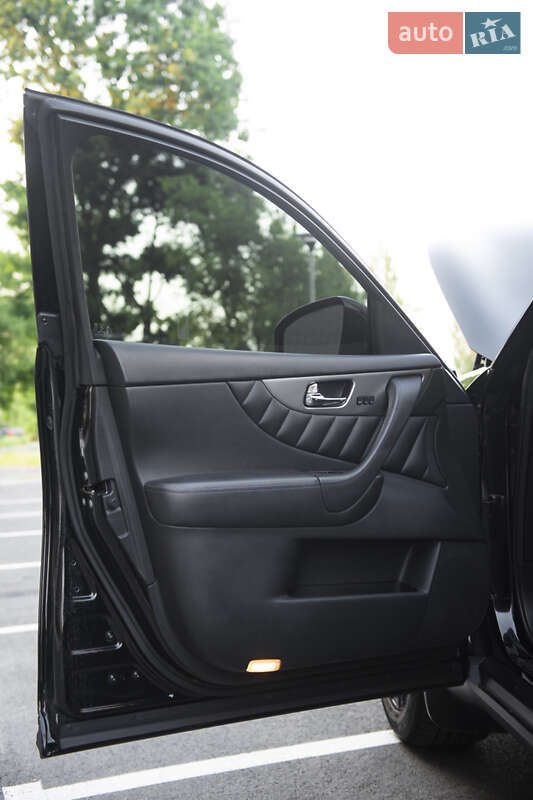 Внедорожник / Кроссовер Infiniti QX70 2015 в Чернигове