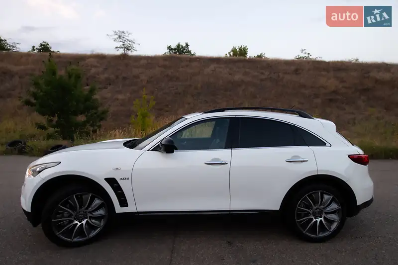 Infiniti QX70