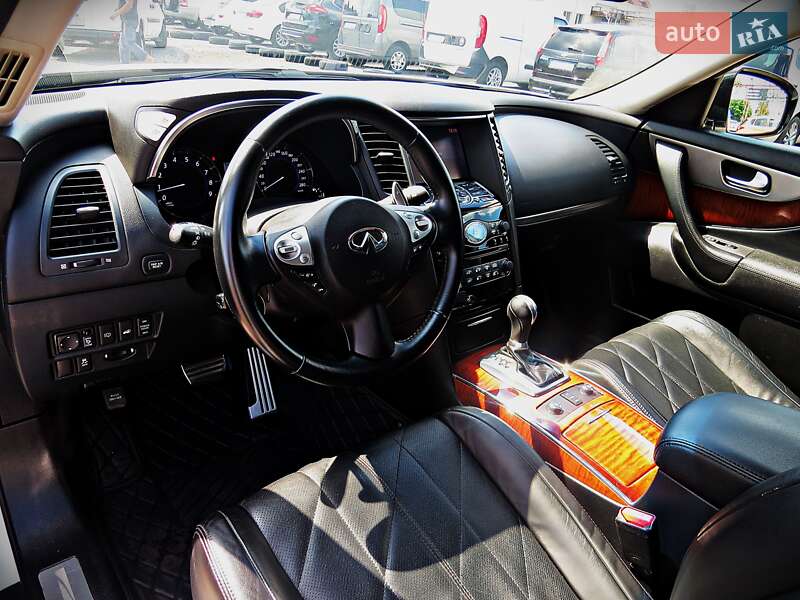 Внедорожник / Кроссовер Infiniti QX70 2013 в Черкассах