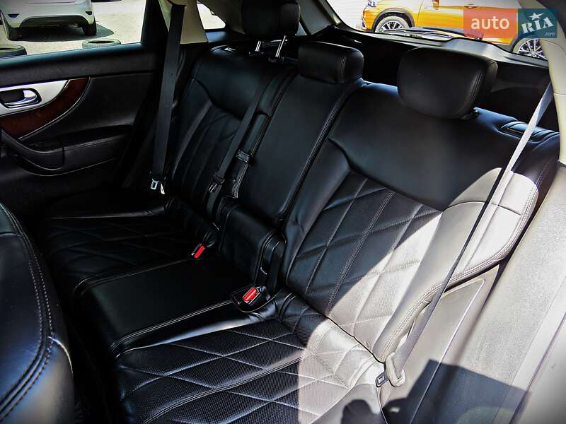 Внедорожник / Кроссовер Infiniti QX70 2013 в Черкассах